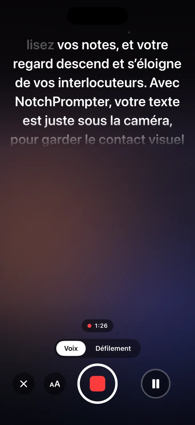 NotchPrompter sur un iPhone : le texte juste sous la caméra avant pendant l’enregistrement.