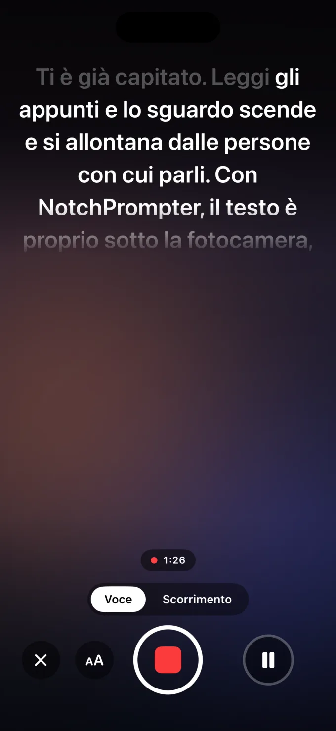 NotchPrompter su un iPhone: il copione proprio sotto la fotocamera frontale durante la registrazione.