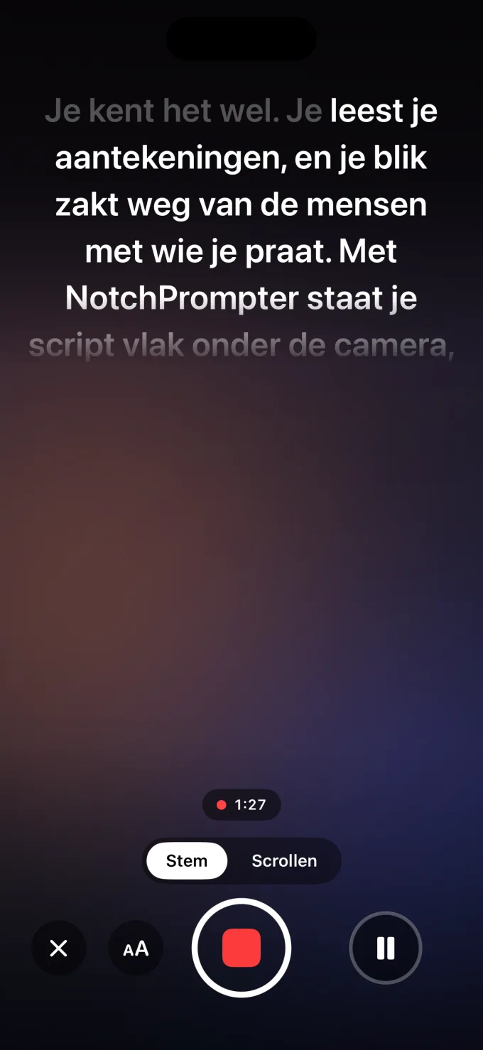 NotchPrompter op een iPhone: het script vlak onder de camera aan de voorkant tijdens het opnemen.
