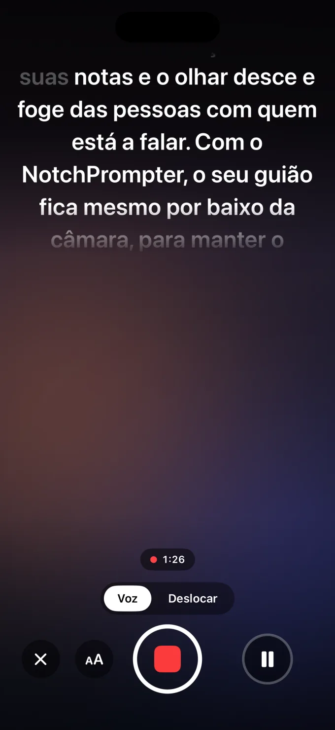 O NotchPrompter num iPhone: o guião mesmo por baixo da câmara frontal durante a gravação.